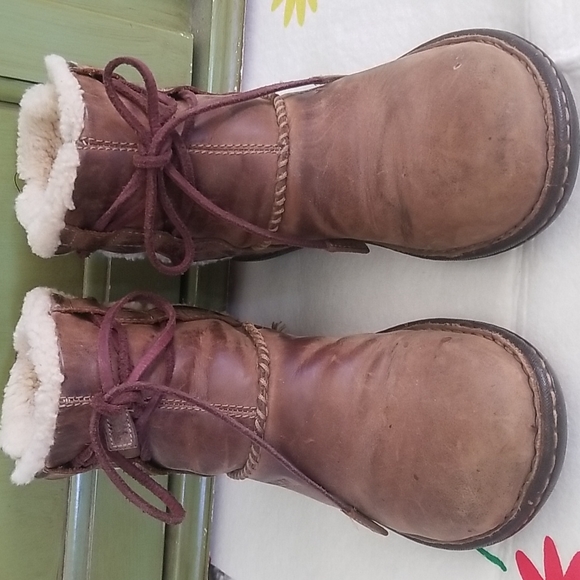 UGG'S - Picture 2 of 11
